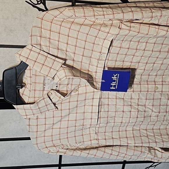 Huk Marsala Plaid Button Shirt Size Small NWT - Picture 2 of 6
